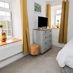 Town Head بيت للعطل سكيبتون